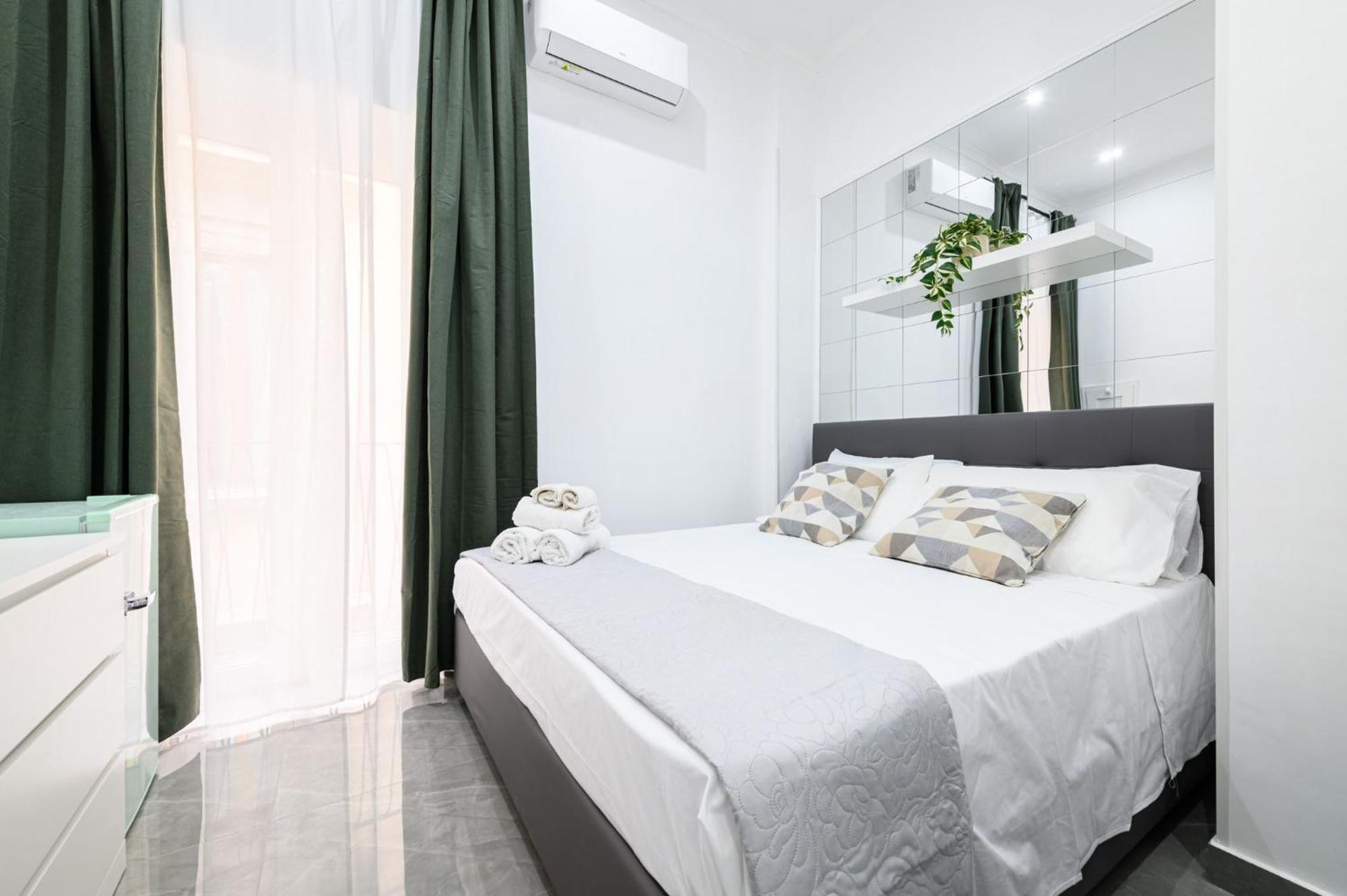 Giordano Suite Center Naples Extérieur photo